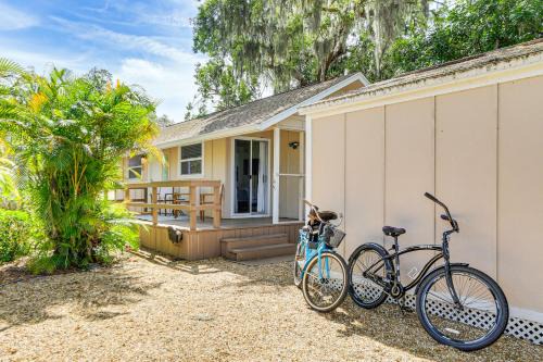 South Sarasota Casa | Inviting Sarasota Cottage 5 Mi to Beach Access!