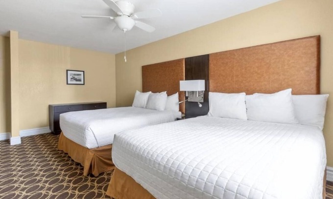 Corte Madera Hotel | Inviting Unit w/ Kitchen | Courtyard | Outdoor Pool | Free Parking