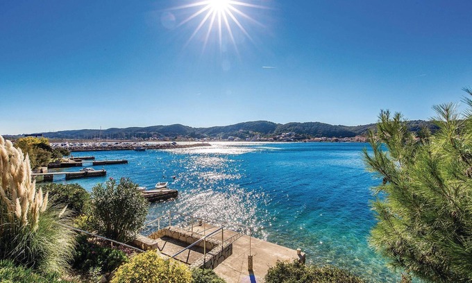 Supetarska Draga Apartamento | Alojamiento de 3 habitaciones en Supetarska Draga