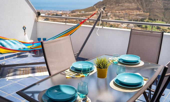 La Envia Apartamento | Inviting vacation apartment with panoramic view from the terrace.