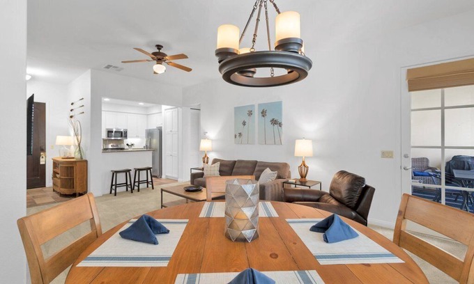 La Quinta Villa | Nuevo en nuestro inventario: Villa de arriba con espectaculares vistas a la montaña