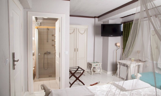 Bozcaada Hotel | Iola Hotel