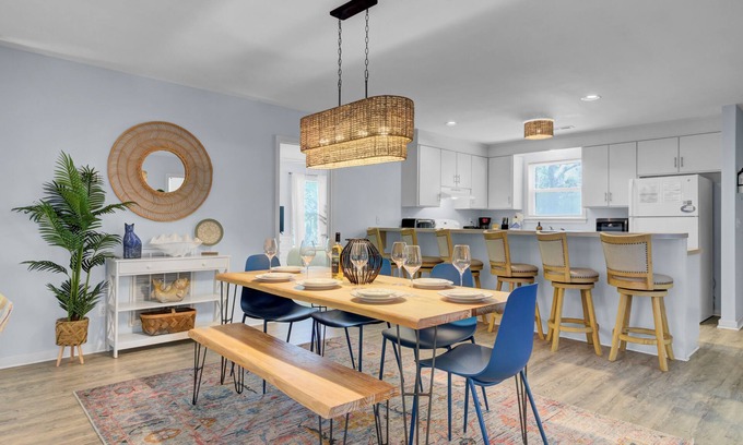 Sullivan's Island Casa | Ion by AvantStay | Walk to Beach, Dining, Shopping | Central Location | Deck
