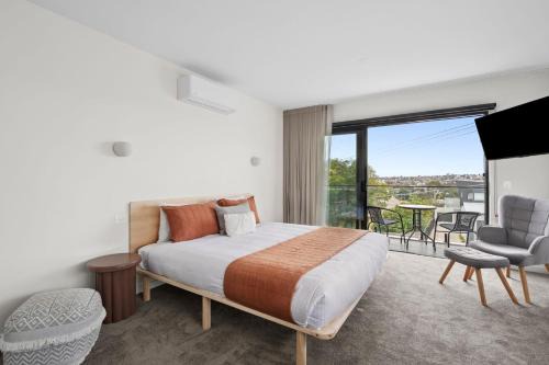 Belmont Hotel | Iona Ave Suites I Geelong Accommodation I regionalXscapes