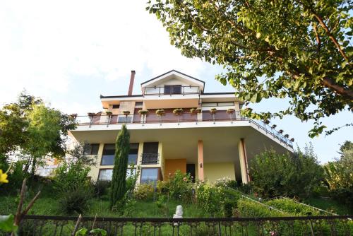 Dajt Villa | #IoniaHouse Surrel Villa