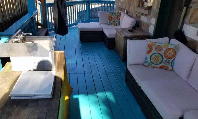 Robbinsville Cabina | Iris's lake house w/2 kayaks and lake access, hammock,16x16ft deck w/ lake veiw
