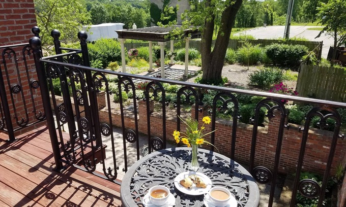 Blackwater Casa | Iron Horse Hotel