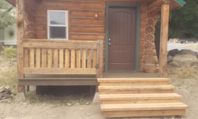 Thompson Falls Cabina | Iron line cabin 802