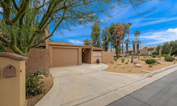 Palm Desert Condominio | Ironwood Country Club Palm Desert Darling 2-bd 2-bath corner location
