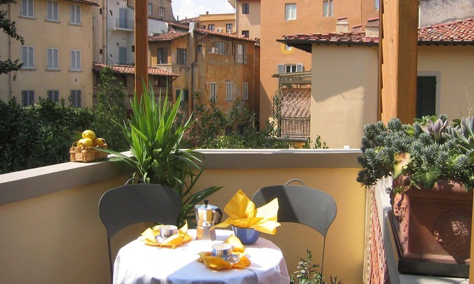 San Niccolo Apartamento | Irresistible Ponte Vecchio Area! Sweet Terrace-AC-Historic Location-5 Stars!
