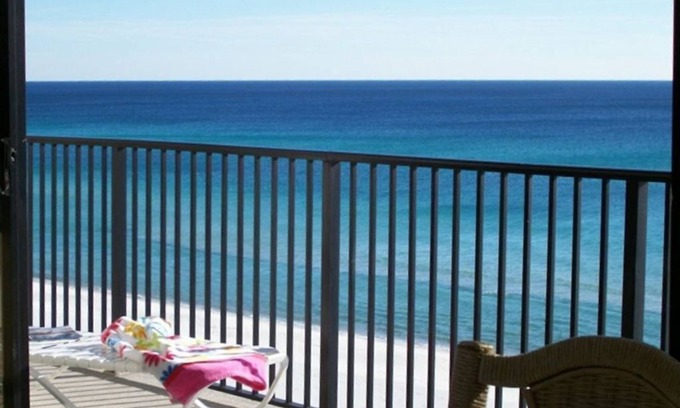 West Panama City Beach Condominio | IRRESISTIBLE: TODO VIDRIO! 1400 pies cuadrados 'GOLF FRT! 2Br 2B, ¡JUEGO DE PLAYA GRATIS DE MAR A OCTUBRE!