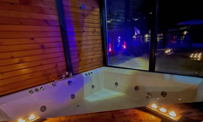 Sapanca Casa | Isıtmalı havuzu şömine başında jakuzi ile tatilin keyfini çıkarmak isteyenlere