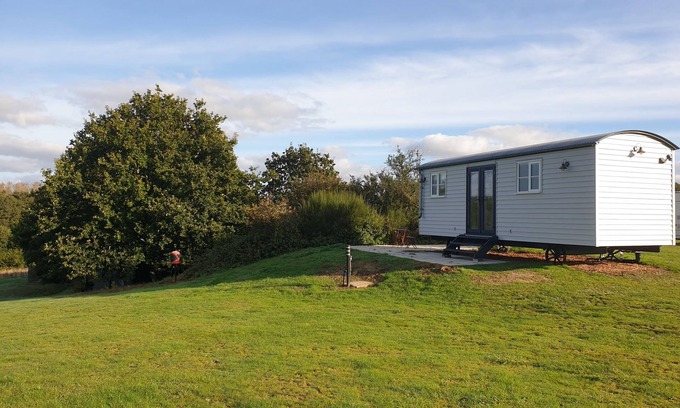 Marsham Cabina | Isabel , nestled in a peaceful farm in Marsham, North Norfolk