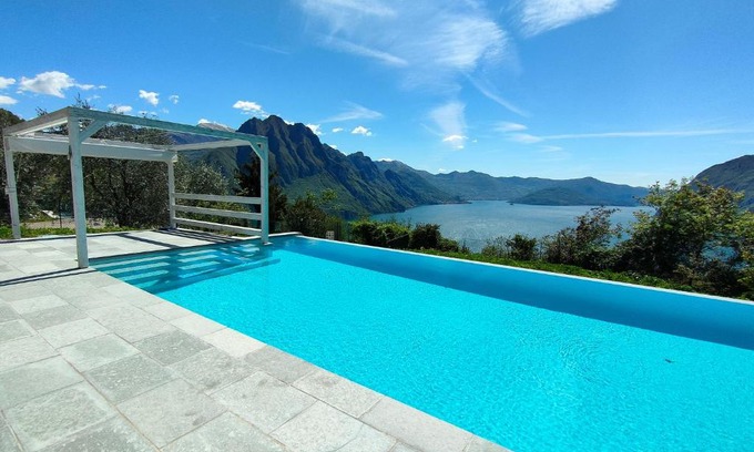 Solto Collina Apartamento | IseoLakeRental - Blue Note