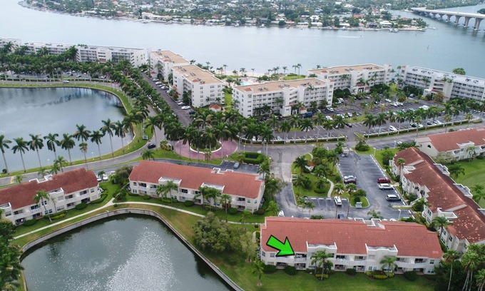 Isla del Sol Casa | Isla Del Sol Condo, Heated Pool, Water/Golf Views, 5 mins to St. Pete Beach!