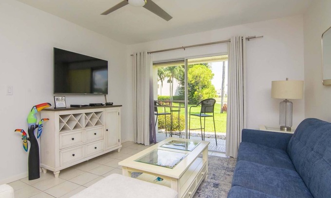 Isla del Sol Condominio | Isla Del Sol Newly Remodeled 2 BD/2BA Condo Close to Beaches