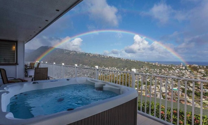 St Louis Heights Casa | This townhouse is a 3 bedroom(s), 2 bathrooms, located in Honolulu, HI.