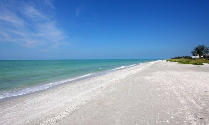 Sanibel Condominio | 2 dormitorios, 2 baños con vista a la playa