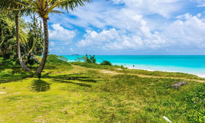 Waimanalo Cabaña | Island Style Casa con una baraja !! y cerrada, Aire Acondicionado, pasos privado a la playa