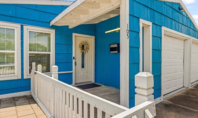 Galveston Casa | Island Bungalow Near Beach & UTMB w/EV Charger