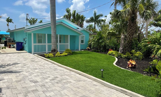 Matlacha Cabaña | Island Cottage in Quaint Matlacha Florida. Amazing island life is a click away…