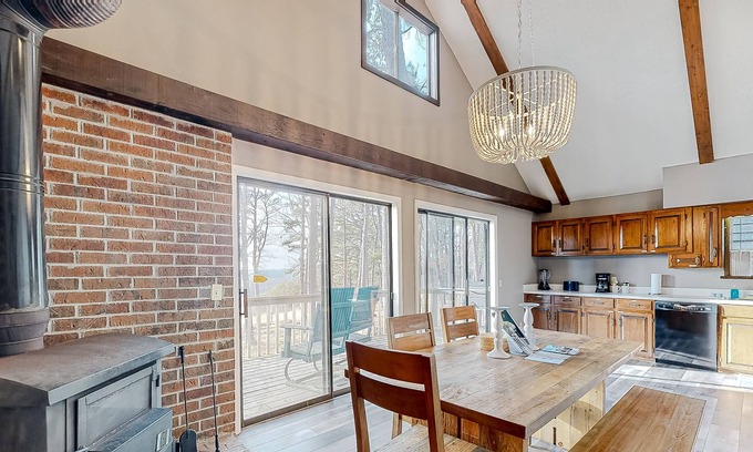 Eureka Springs Cabaña | Island cottage on golf course with deck, fireplace - lake nearby