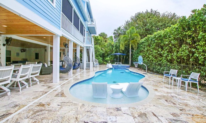 Captiva Casa | Island Escape - Luxury Captiva Island Home w/Pool + Hot Tub near Beach