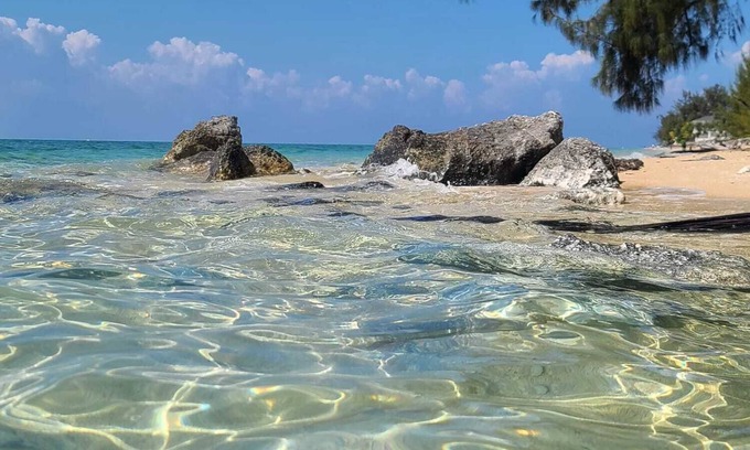 Coral Harbour Casa | Island getaway along the beach front! Wi-Fi, Beach , Kayaks, Cycling,Restaurant