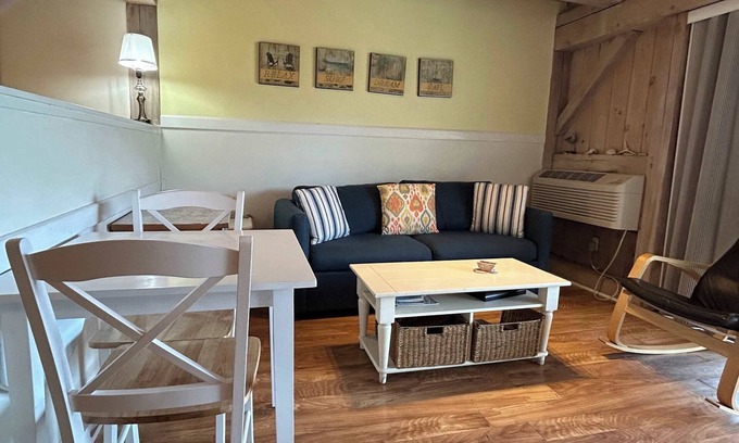 Oak Bluffs Condominio | Island Inn - Residential Suite - 32G - Dog-freindly - Oak Bluffs, MA