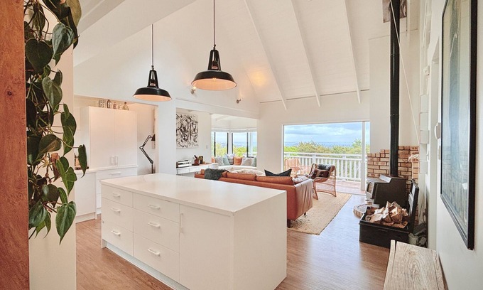 Ostend Casa | Island living with ocean views and modern comfort. 5min to Onetangi & Palm Beach
