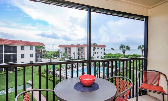 Sanibel Condominio | Island oasis - Beachfront condo on Sanibel Island - Sandalfoot 2C3