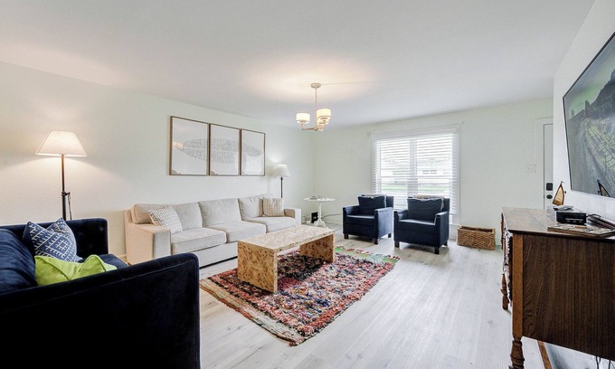 Galveston Condominio | Island Pride Coastal Condo - Steps to the Beach!