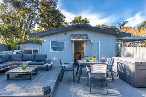 Ostend Casa | Island Sanctuary - Waiheke Holiday Home