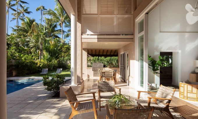 Portlock Casa | Island Style Elegance on a Beach Access