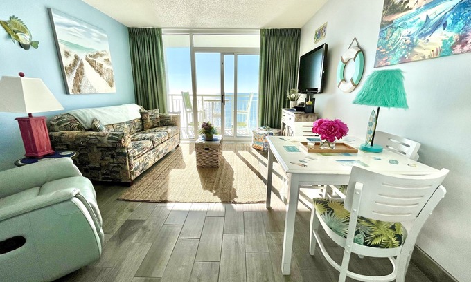 Myrtle Beach Condominio | Island Time Dolphin Shack; Direct Oceanfront Balcony King wTILE Pisos hasta el final!