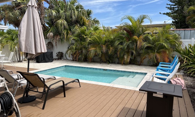 Holmes Beach Casa | Cerca de restaurantes y la playa en un barrio tranquilo.