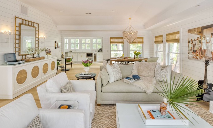 Isle of Palms Casa | Isle Escape by AvantStay | Walk to Beach + Deck