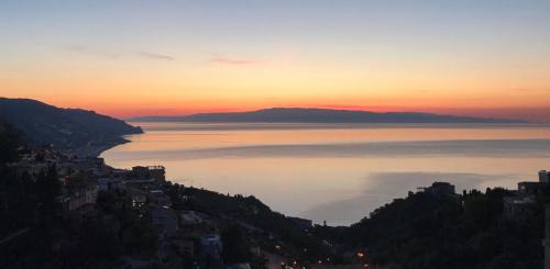Taormina Apartamento | Isoco Garden