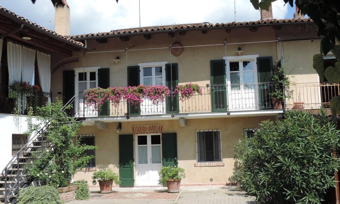 Cocconato Apartamento | Monferrato: Apartamento en una granja reformada