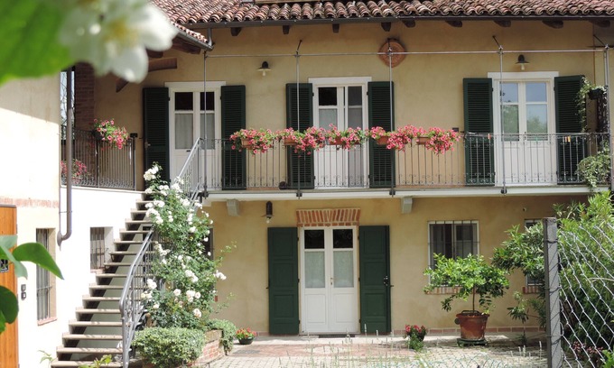 Cocconato Apartamento | Monferrato: Apartamento en una granja reformada