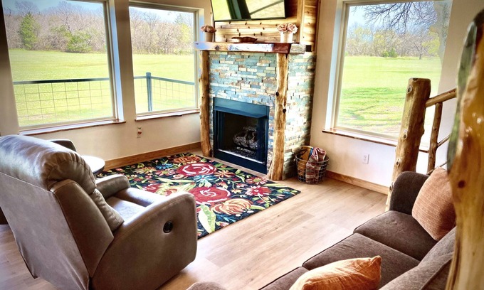 Sunset Cabina | Isolated Ranch Cabin located just 1/2 mile off of highway 287 in Sunset, Texas.