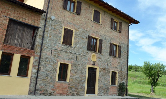Casaleggio Boiro Casa | Agriturismo "Veritas" Bed & Wine