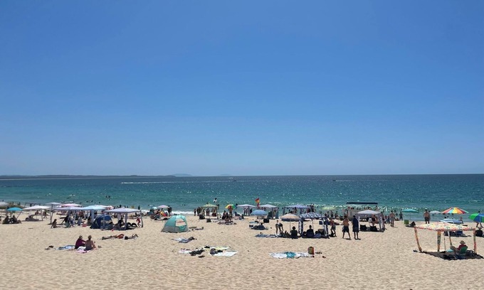 Forster Casa | It is a 2-minute walk to Stockland Shopping and 3-4 km drive to Forster beaches