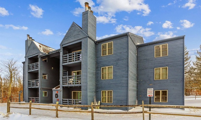 Timberline Condominio | It is a very short walk to Timberline Mountains lifts and lodge from D303!