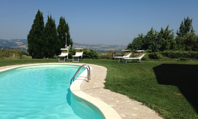 Montelabbate Villa | Villa panorámica Italia a pocos minutos en coche de la playa