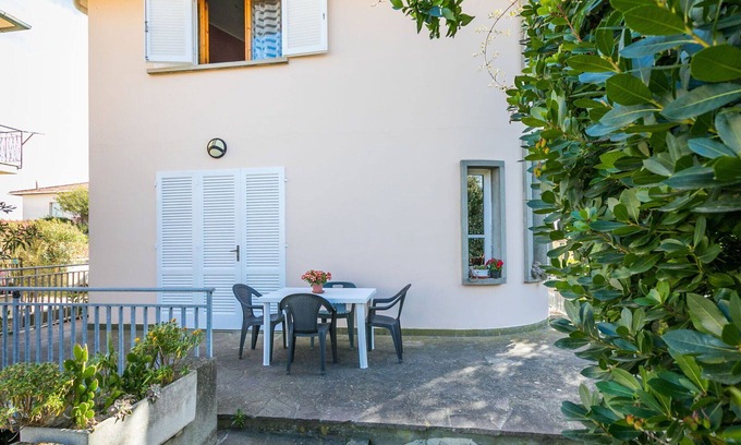 Rosignano Solvay Apartamento | Acogedor apartamento para 2 personas con WIFI, TV, terraza, mascotas permitida y aparcamiento