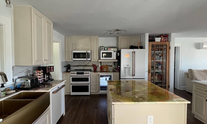 Weatherford Casa | It's A Couple's Affair! "This is a 1-bedroom shared space"