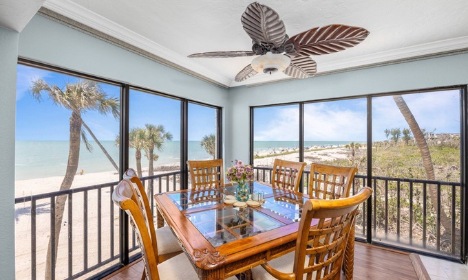 Sanibel Condominio | It's All About the VIEW and LOCATION – Rare 3-Bedroom Corner Condo