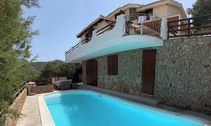 Torre delle Stelle Villa | Elegante porción de villa con piscina privada a tiro de piedra del mar.
