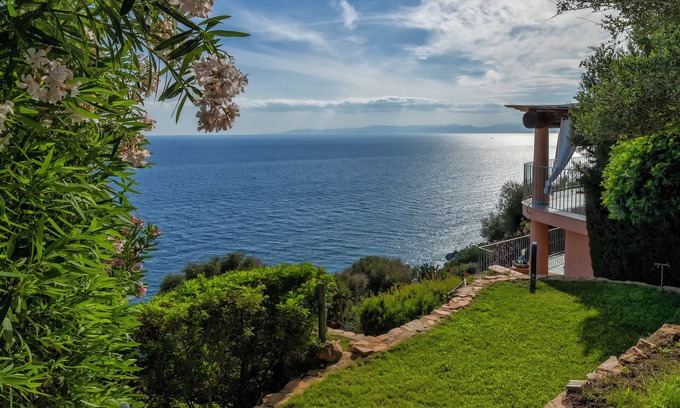Torre delle Stelle Villa | ClickSardegna Villa Gemma con piscina infinita frente al mar